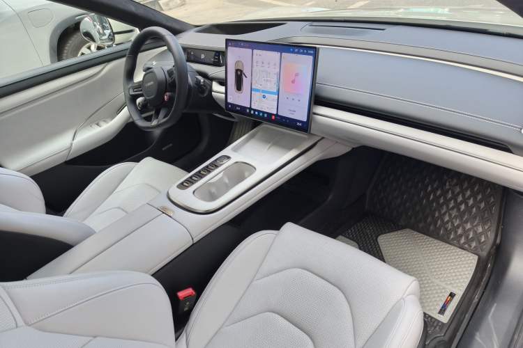 Used Xiaomi Auto SU7 2024 Four-Wheel-Drive Max Founder's Edition Interior 1