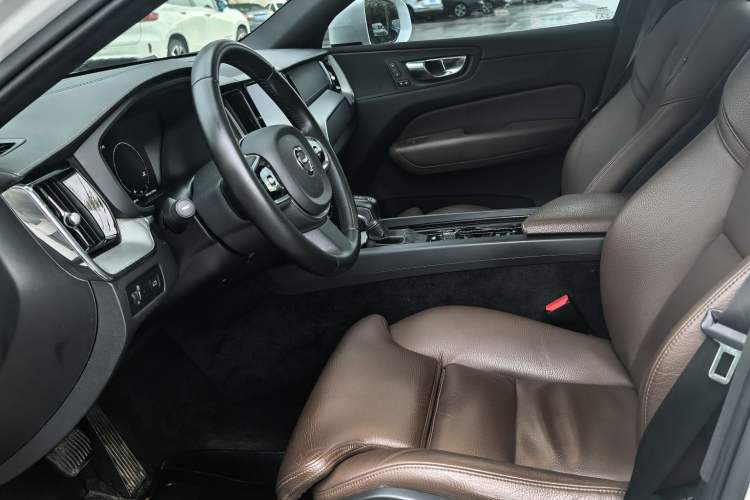 Used Volvo XC60 2021 T5 4x4 Smart Luxury Edition Driver Seat