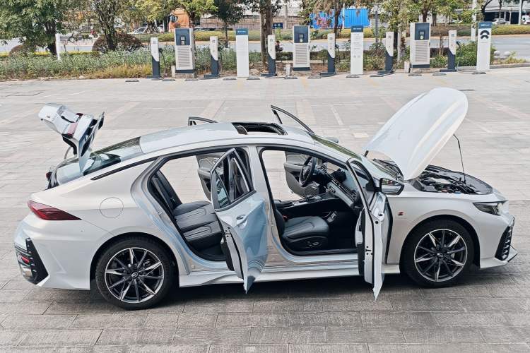 Used GAC Trumpchi EMPOW 2024 270T DCT Yingbao R-Style Edition
