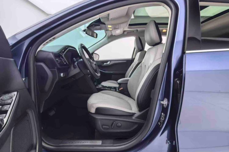 Used Ford Escape 2020 EcoBoost 245 Four-Wheel Drive Luxury Edition Interior 11