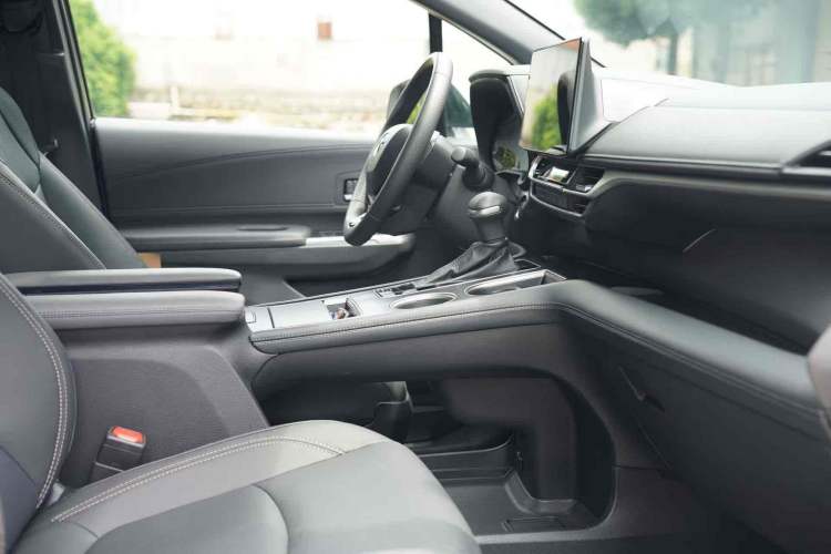 Used Toyota Sienna 2024 2.5L Hybrid Ultimate Edition