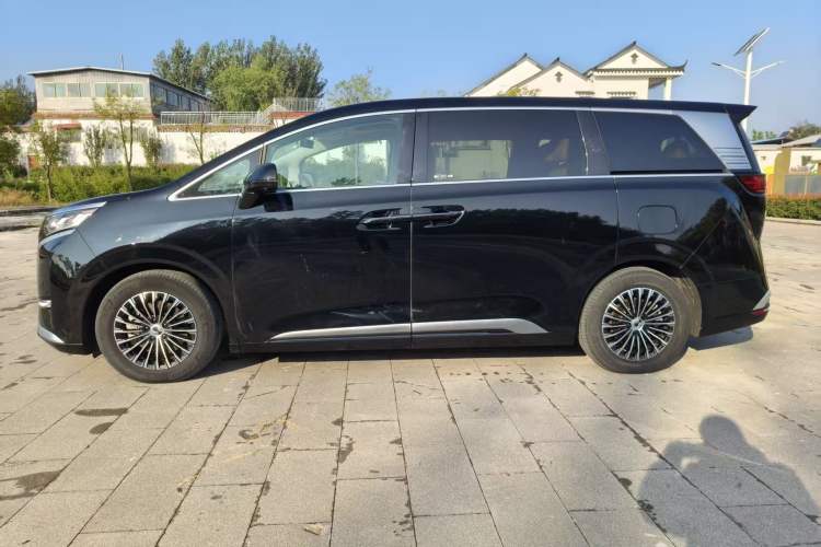 Used Denza D9 2022 EV 600 Four-Wheel Drive Prestige Model