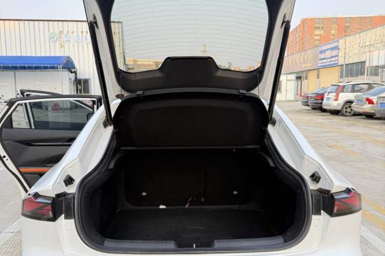 Used Changan UNI-V 2022 1.5T Prestige Version
