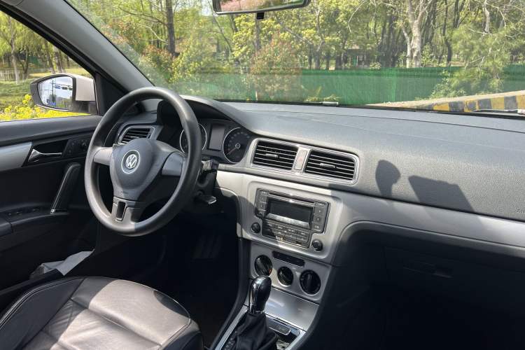 Used Volkswagen Gran Lavida 2013 1.6L Automatic Comfort Model Interior 5