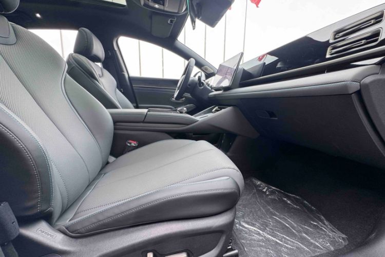 Used BYD Qin L 2025 DM-i Smart Drive 120KM Superior Model
