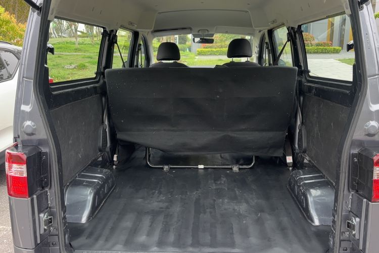 Used Jinbei Gold Hiace M Classic 2024 1.5L Engineering Lion Passenger Vehicle 5 Seats Trunk