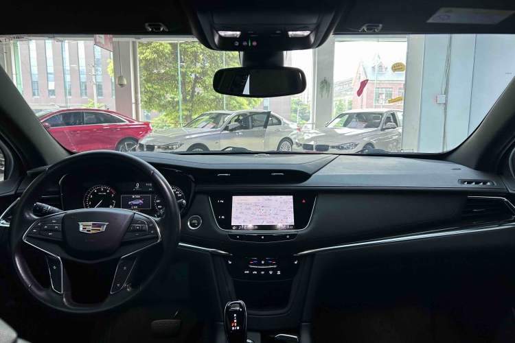Used Cadillac XT5 2021 28T Luxury Model Interior 5