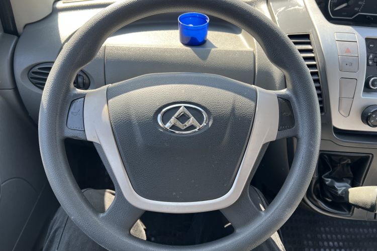 Used SAIC MAXUS Xintu V80 2017 2.5T 6-Speed Manual Aoyuntong National V Short Wheelbase Mid-Height 5/6/10-Seater