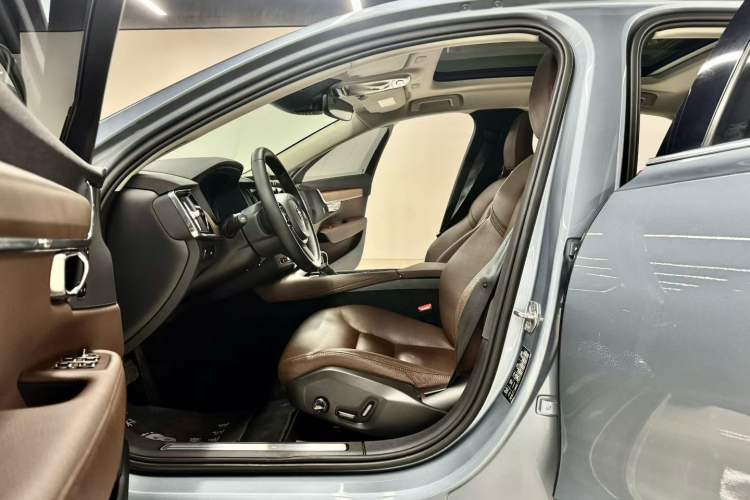Used Volvo S90 2020 T5 Zhiyi Luxury Edition
