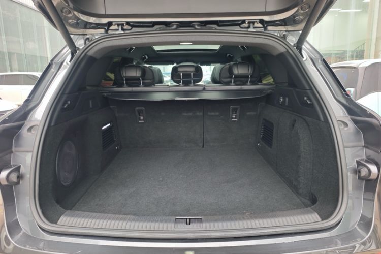 Used VOYAH FREE 2025 318 259 km All-Wheel-Drive Exploration Edition