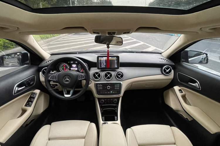 Used Mercedes-Benz GLA 2016 GLA 200 Sport Edition Interior 3