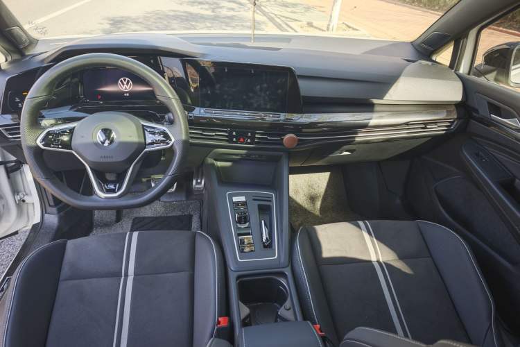 Used Volkswagen Golf 2023 Facelift 280TSI DSG R-Line Lite
