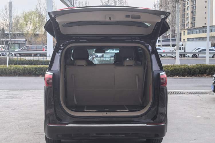 Used Buick GL8 2021 ES Landtrek 653T Luxury Model Interior 4