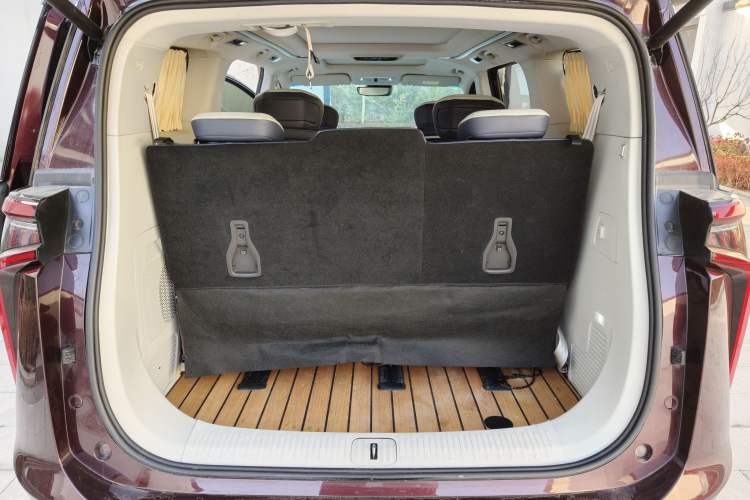 Used SAIC MAXUS G90 2023 2.0T Xingyun 7-Seater Version
