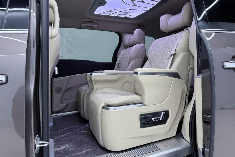 Used Buick GL8 2023 Land Executive Class 652T Luxury Model
