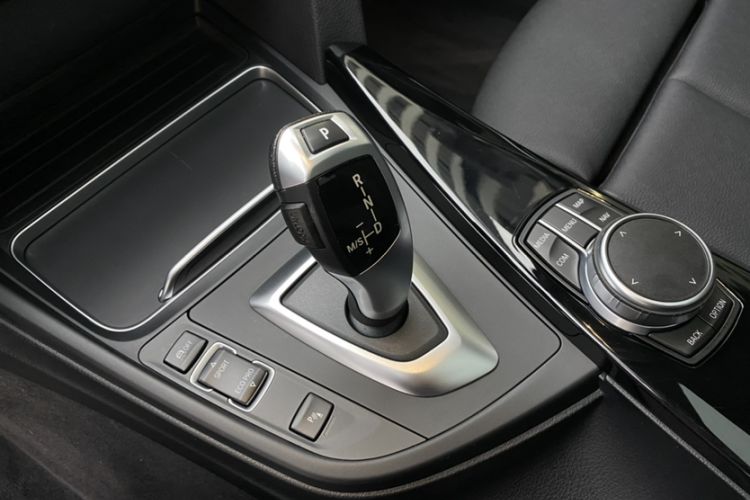 Used BMW 3 Series GT 2019 320i M Sport Package Interior 4