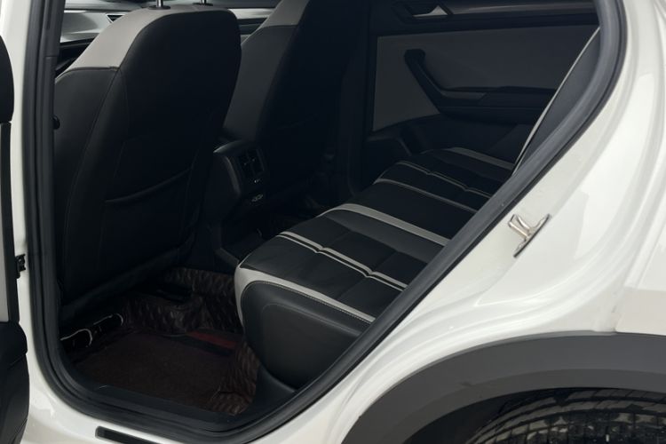 Used Volkswagen T-ROC 2023 300TSI DSG Two-Wheel-Drive Chen Guang Edition
