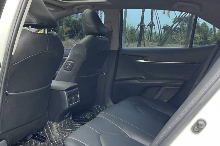 Used Toyota Camry 2021 2.0G Luxury Edition Exterior 5