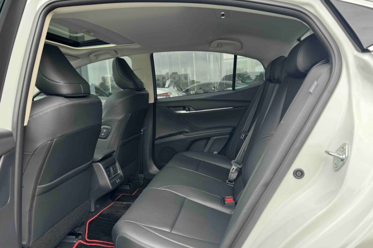 Used Toyota Camry 2026 Model Dual-Engine 2.0HSE Sport Lite Edition Interior 4