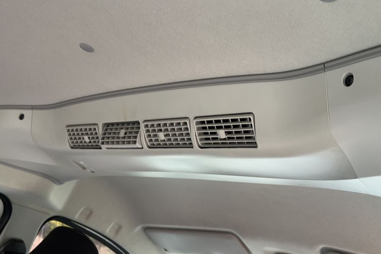 Used Jinbei Gold Hiace M Classic 2022 1.5L Engineering Lion Passenger Vehicle 6 Seats Headliner