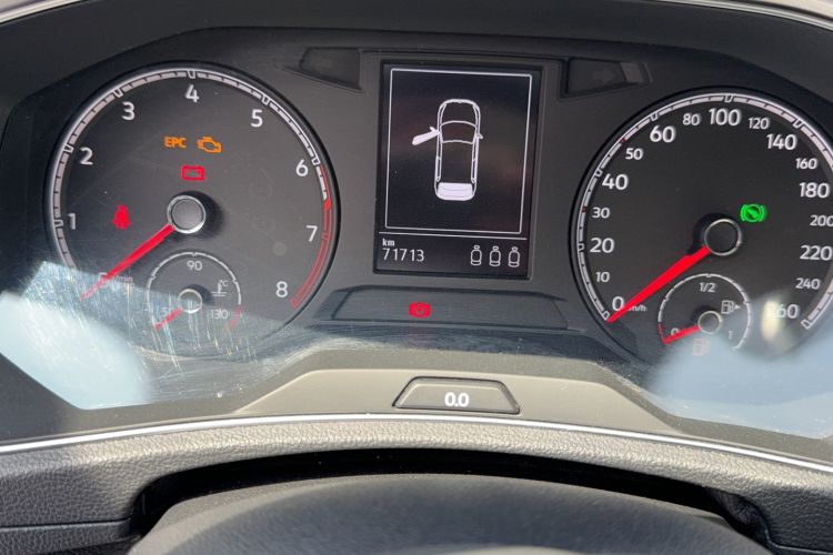 Used Volkswagen T-ROC 2020 230TSI DSG Two-Wheel Drive Advanced Version Odometer Close Up