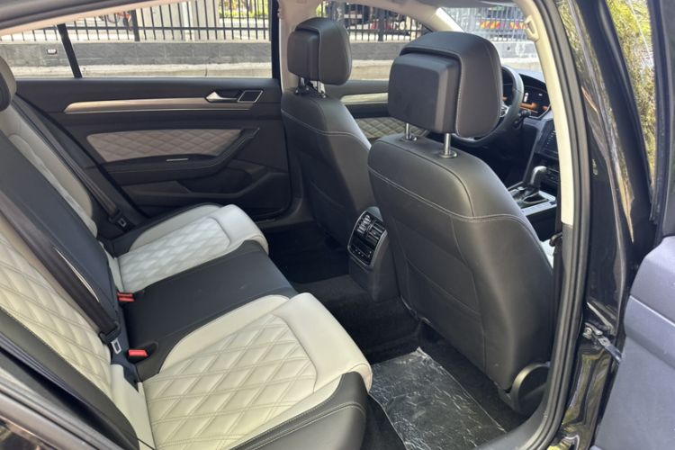 Used Volkswagen Magotan 2023 2 Million Units Limited Edition 330TSI DSG Leading Version Interior 2