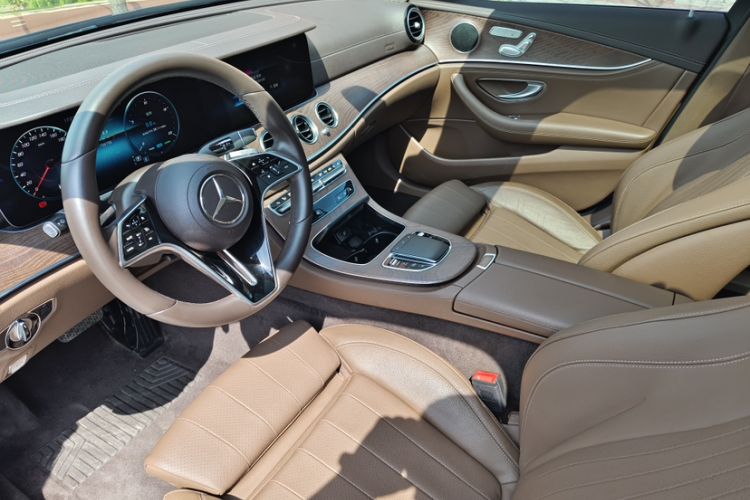 Used Mercedes-Benz E-Class 2021 E 260 L 4MATIC Interior 3