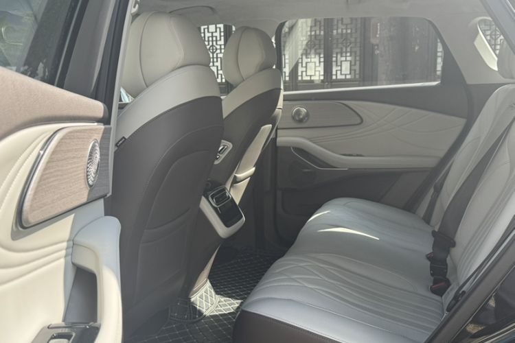 Used EXEED Stellar C-DM 2024 1.5T Long-Range Pro Interior 4