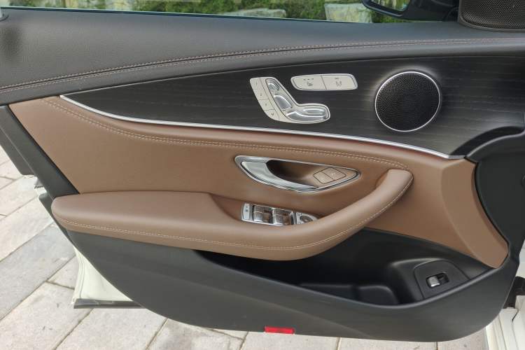 Used Mercedes-Benz E-Class 2022 E 300 L Sporty and Stylish Model Interior 11