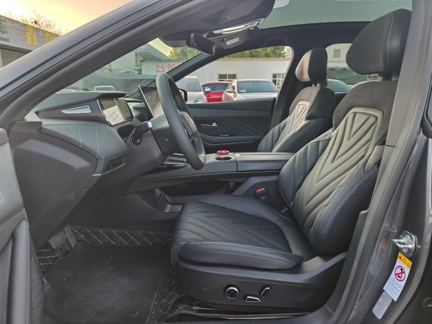 المقاعد الأمامية داخل السيارة