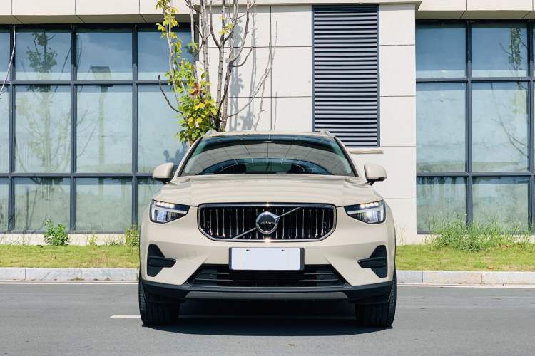 Used Volvo XC40 2024 B4 4x4 Smart Luxury Edition