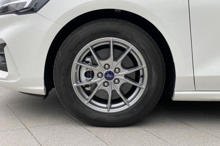 Used Ford Focus 2021 Hatchback EcoBoost 180 Automatic Titanium Edition Exterior 3