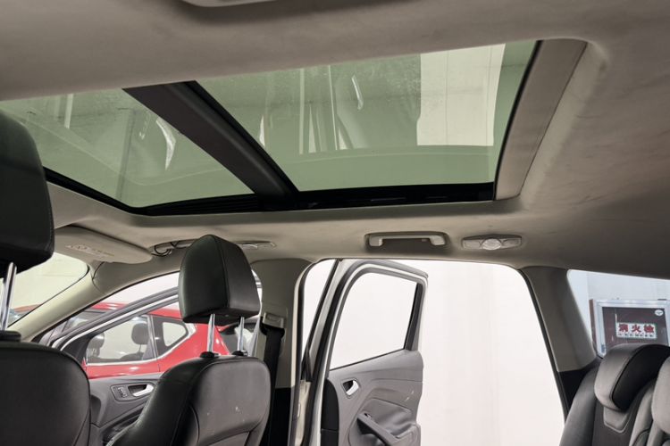 Used Ford Kuga 2013 1.6L GTDi Two-Wheel-Drive Trend Model Headliner