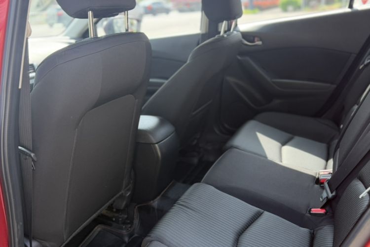 Used Mazda 3 Axela 2016 Sedan 1.5L Manual Comfort Model