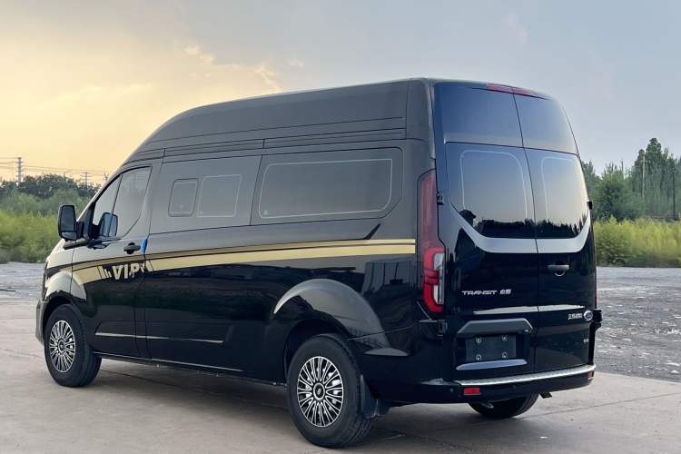 Used Ford Transit 2023 2.0T Diesel Automatic Multi-Purpose Commercial Vehicle Mid-Frame Mid-Roof 5/6 Seats Exterior 3