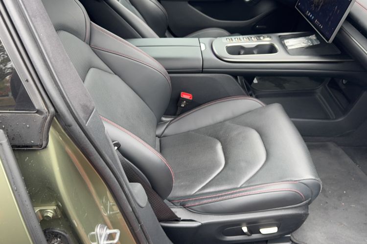 Used Xiaomi Auto SU7 2024 Four-Wheel Drive Ultra-Long Range Advanced Intelligent Driving Max Edition
