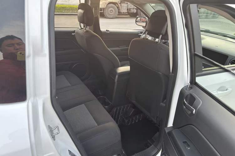 Used Jeep Compass 2015 2.0L two-wheel drive sport version