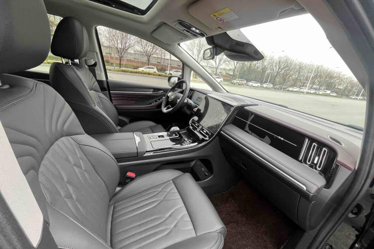 Used GAC Trumpchi M8 2024 Master Series 400T Prestige Edition
