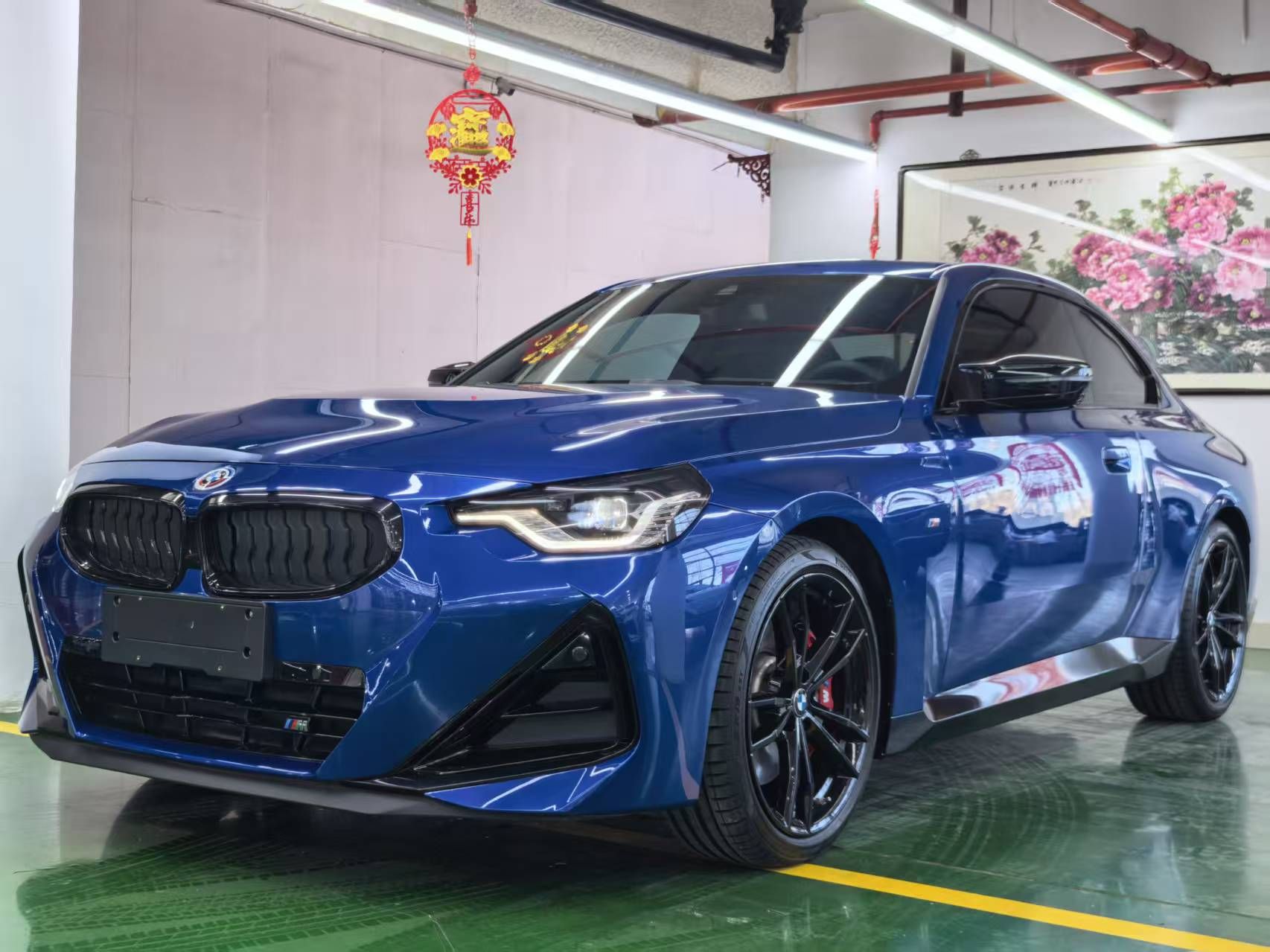 تحت مقدمة السيارة