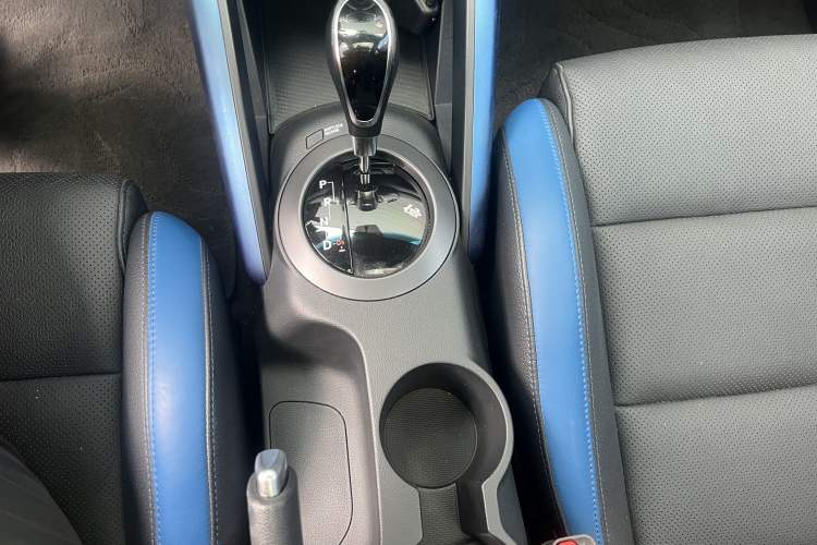 Used Hyundai Veloster 2015 1.6T Automatic Luxury Edition Gear Lever