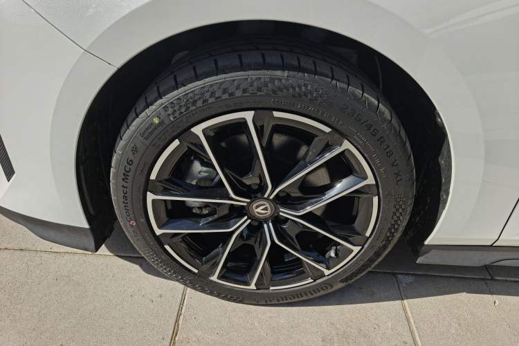 Used CHANGAN UNI-V iDD 2024 Blue Whale Smart Electric iDD 136km ZhiKu Model
