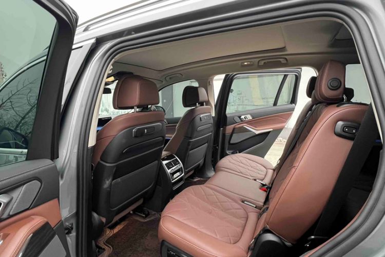 Used BMW X7 2023 xDrive40i Luxury Package with Leading Features