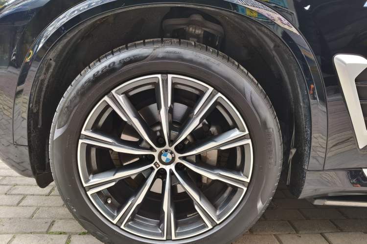 Used BMW X5 2023 xDrive 30Li M Sport Package Exterior 6