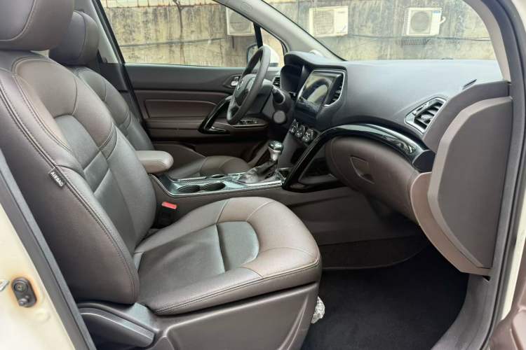 Used GAC Trumpchi GS4 2017 235T Automatic Two-Wheel Drive Luxury Smart Connectivity Version Interior 5