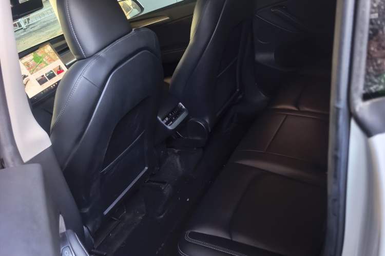 Used Tesla Model Y 2022 Long-Range All-Wheel-Drive Version
