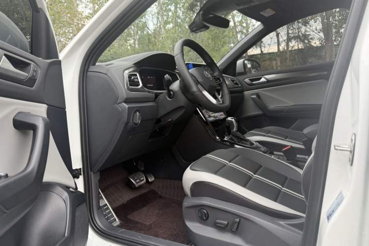 Used Volkswagen T-ROC 2024 300TSI DSG Two-Wheel-Drive Chen Guang Edition