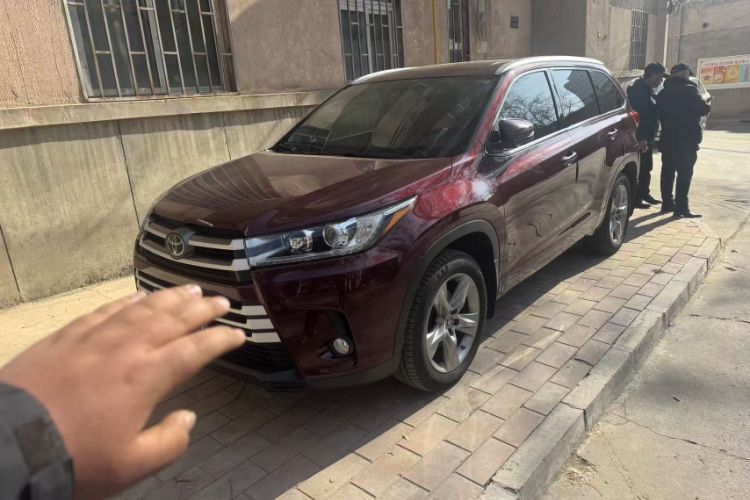 Used Toyota Highlander 2018 2.0T Four-Wheel Drive Luxury Version 7 Seats China VI Standard
