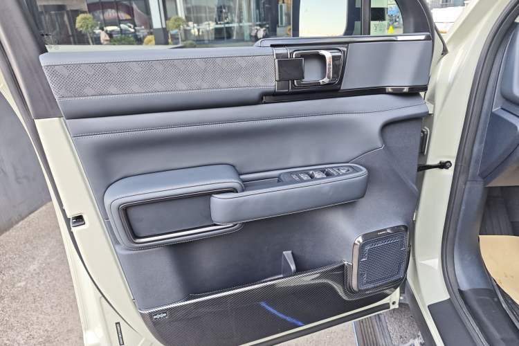 Used Formula Leopard Leopard 5 2023 Navigator Edition