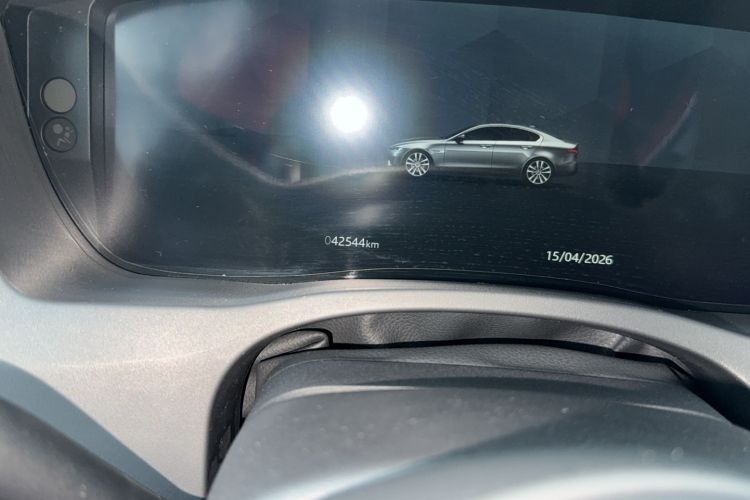 Used Jaguar XEL 2022 2.0T 250 PS R-DYNAMIC S Advanced Sport Edition Odometer Close Up
