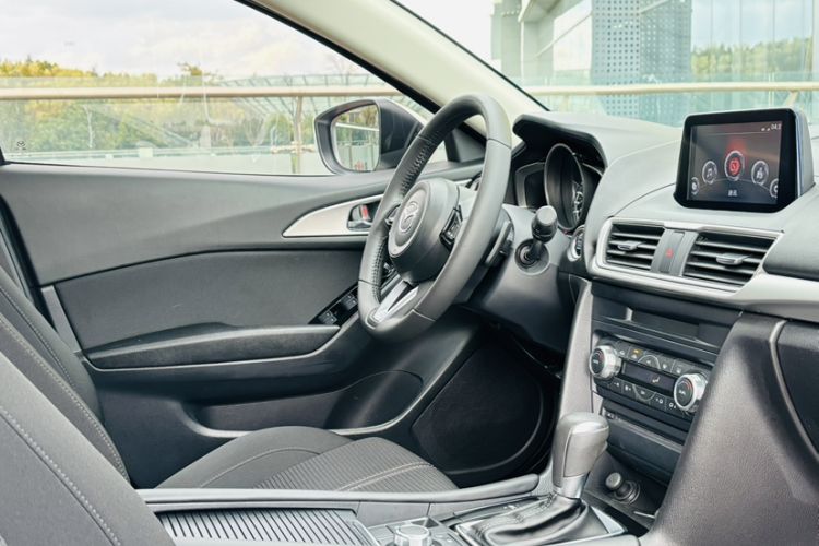 Used Mazda 3 Axela 2019 Cloud-Controlled Version Hatchback 2.0L Automatic Luxury Model China VI Standard